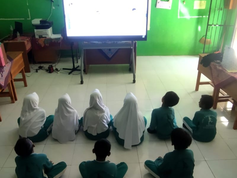 Pengenalan Gaya-Gaya Renang kepada Siswa Kelas IV